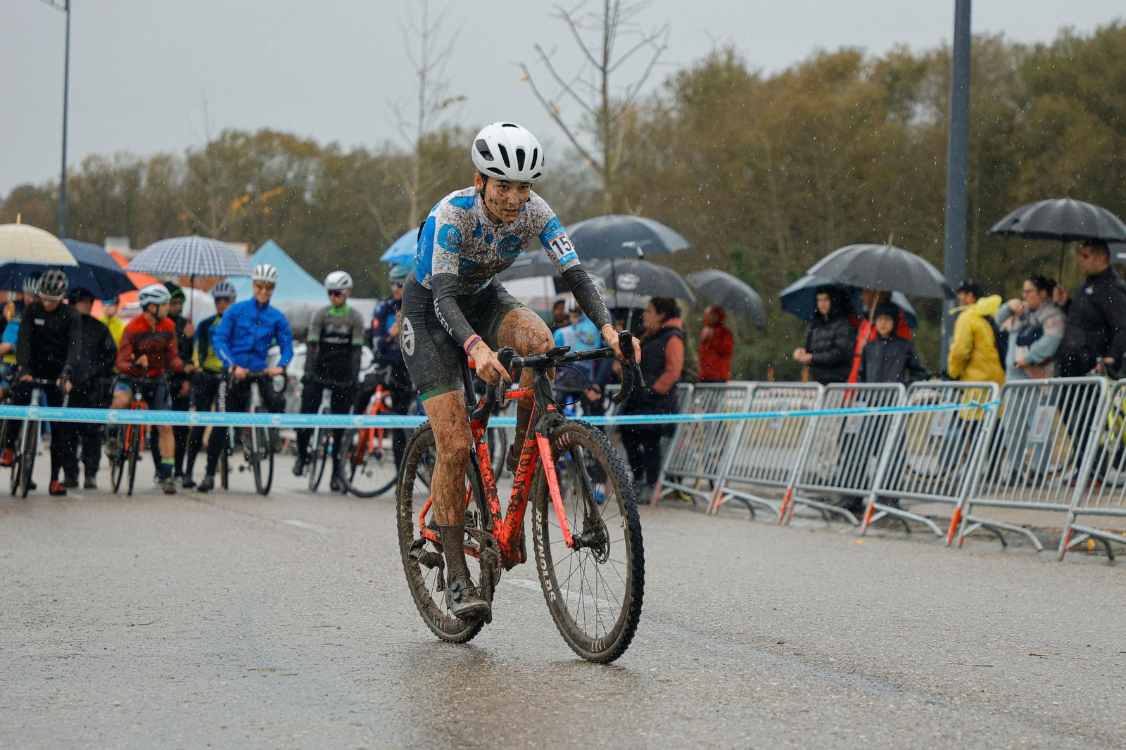 Galería | Más de 200 ciclistas compiten en el trofeo de ciclocross del Concello de Nigrán