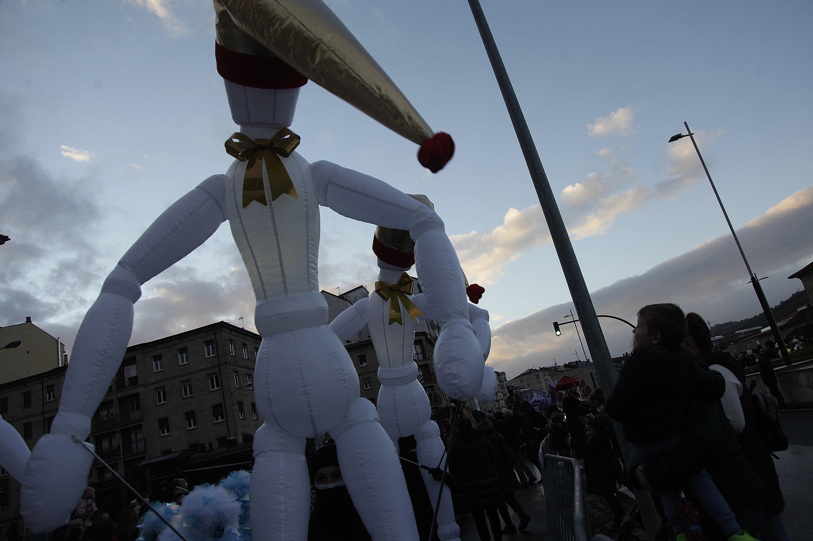 OURENSE. Hinchables durante la cabagalta por la ciudad. // Miguel Ángel