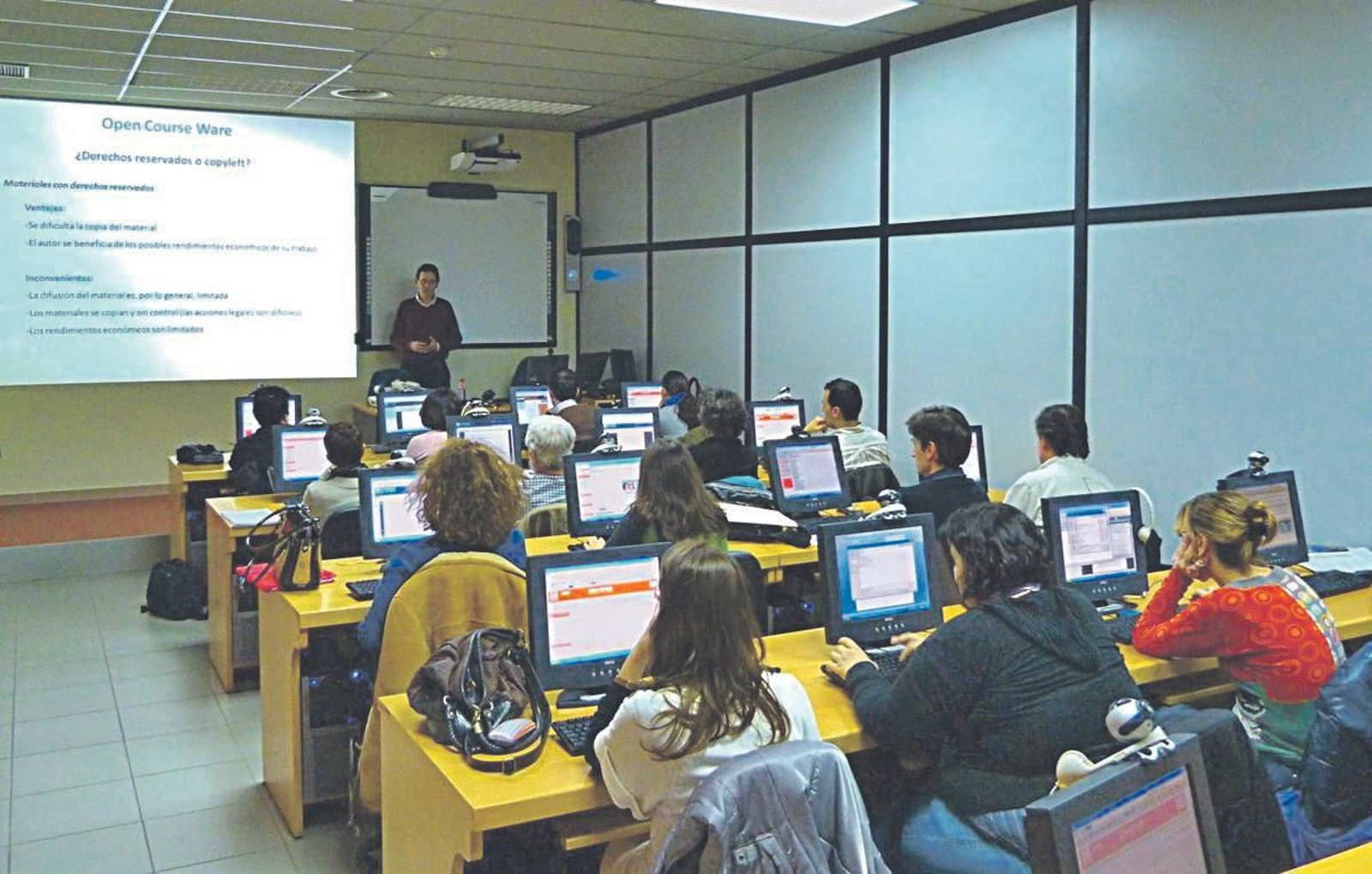 Alumnos de un colegio madrileño aprenden a utilizar la inteligencia artificial.