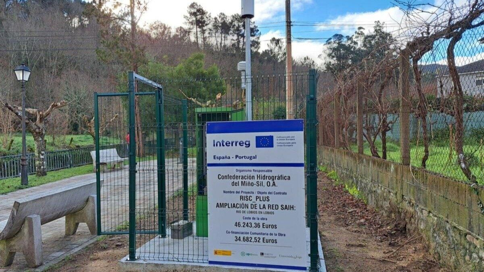 La instalación para el control del caudal ubicado en Lobios, junto a la Praza Roxa.
