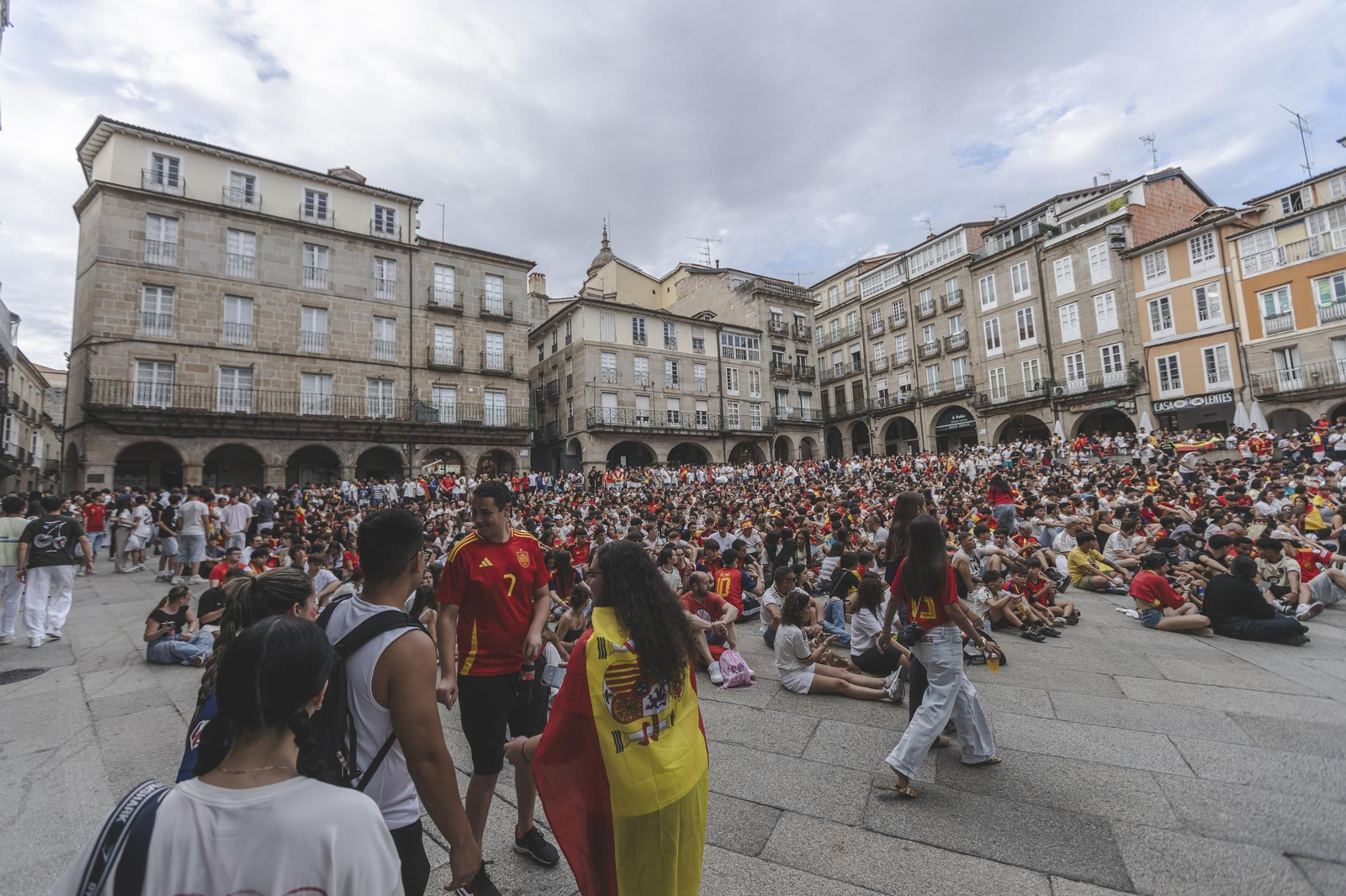 Galería | La ilusión por España tiñe de rojo la provincia de Ourense en la semifinal, en fotos