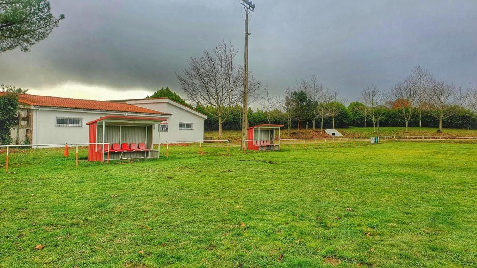 Campo de fútbol O Teso de Castro Caldelas