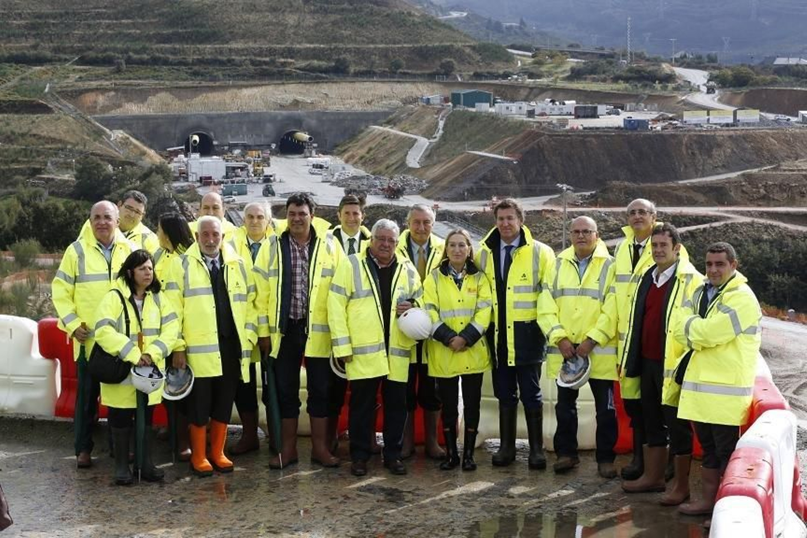 A Gudiña. 13-10-14. Provincia. Visita da Ministra Ana Pastor ós  túneles das obras do Ave na zona de Vilariño, A Gudiña e A Mezquita. Na foto as obras do túnel da Canda dende a estación de Vilavella
Foto: Xesús Fariñas