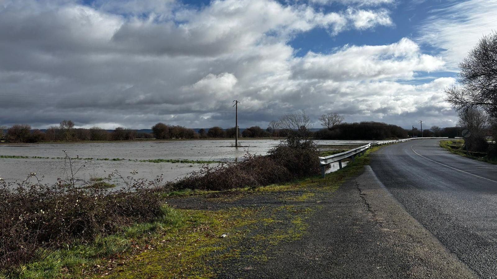 El estado de la carretera, con el nivel del río más bajo que ayer