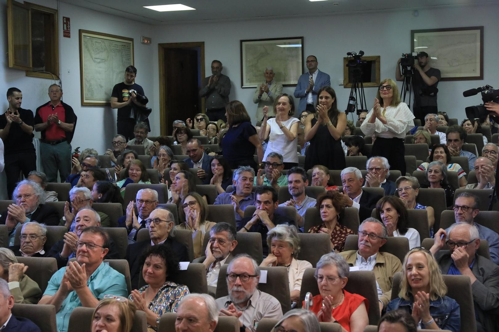 Familiares y amigos abarrotaron el auditorio de la Casa Museo Otero Pedrayo, en Trasalba, Amoeiro.