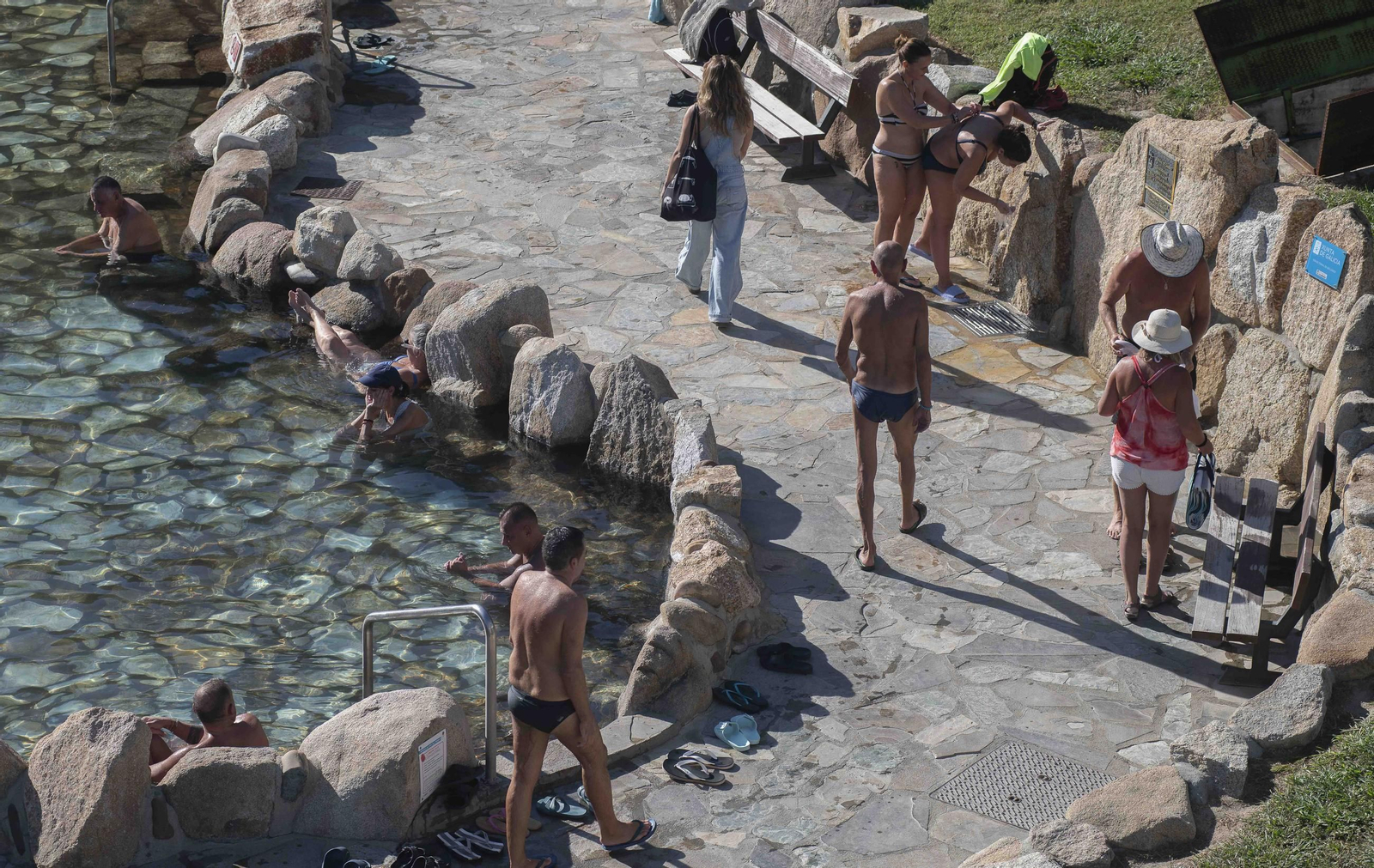 Galería | Los ourensanos combaten un calor inusual a mediados de otoño