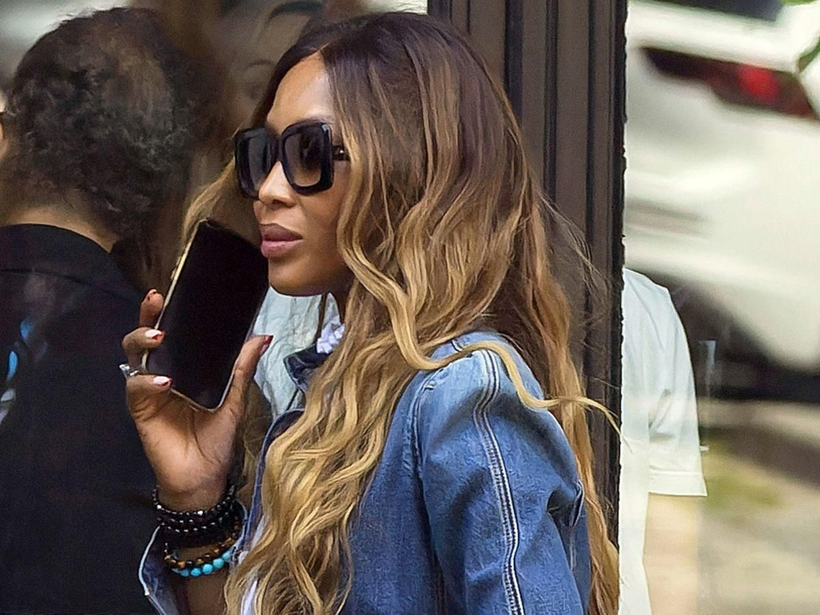 Naomi Campbell paseando por las calles de Madrid.