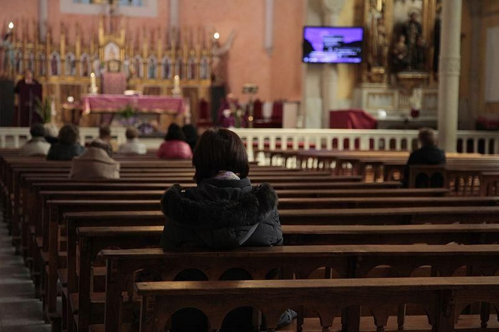 Feligreses en el templo de María Auxiliadora de la ciudad. (FOTO: MIGUEL ÁNGEL)