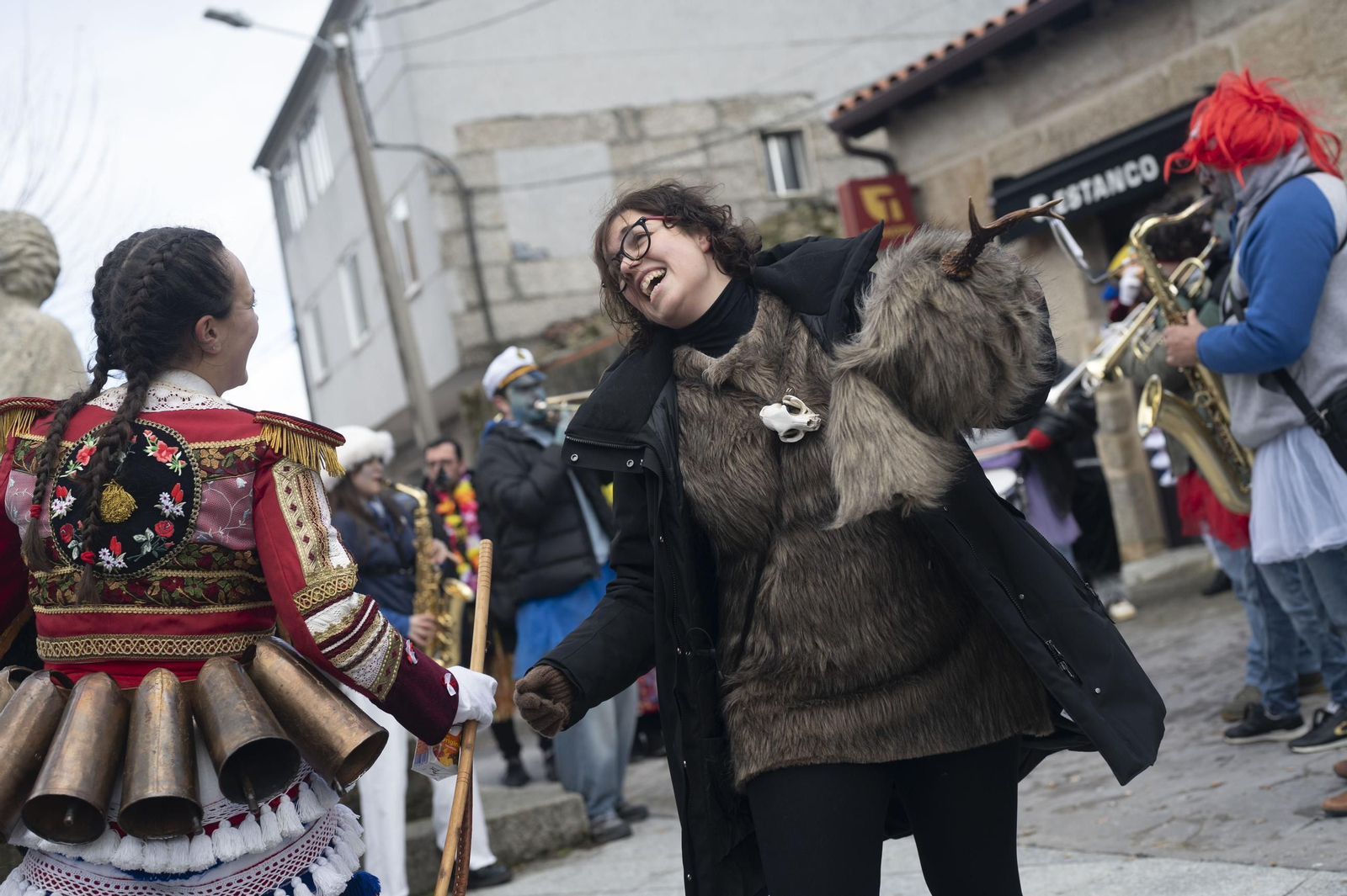 El Entroido de Cualedro desborda tradición, en fotos
