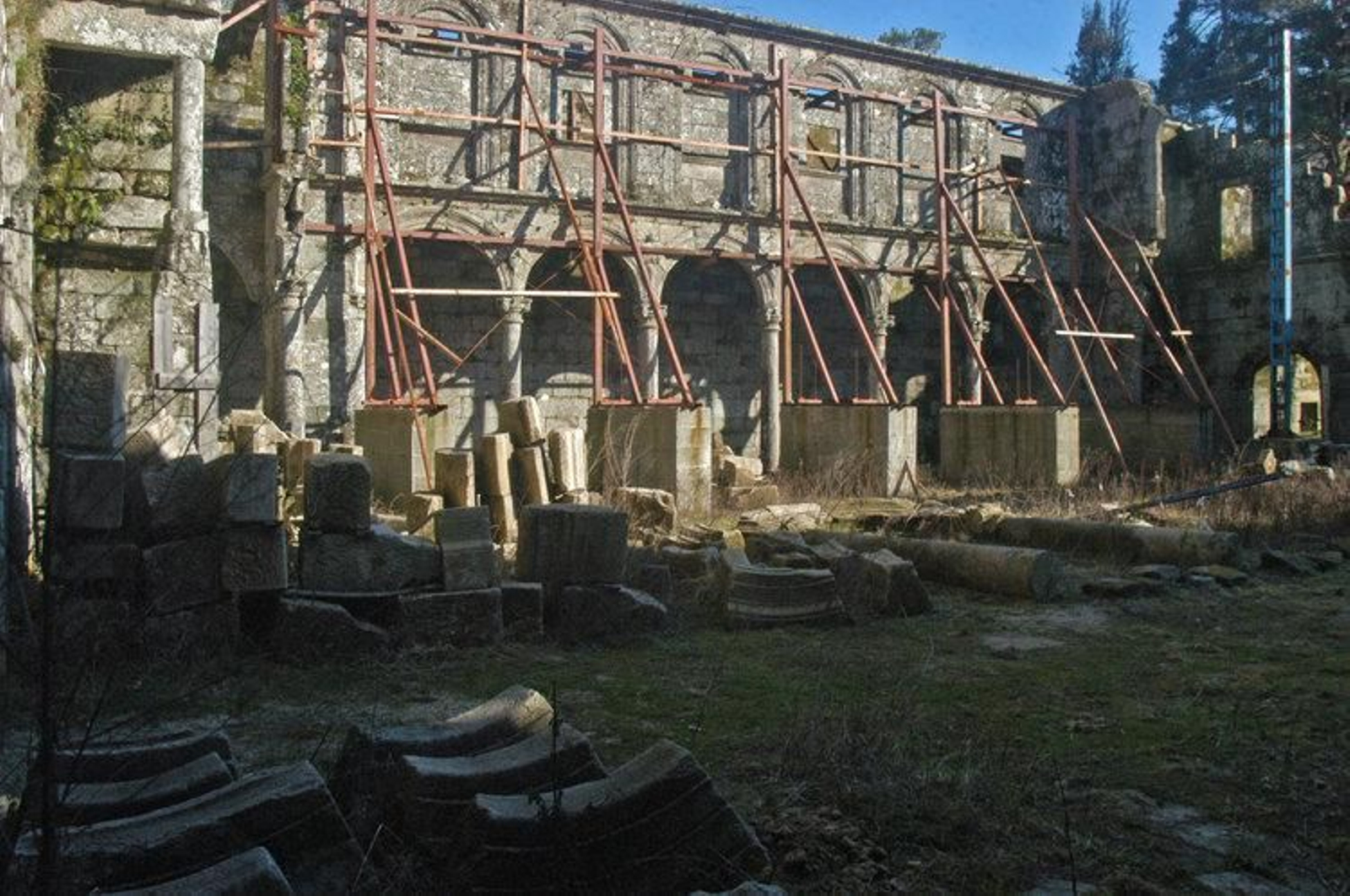 Aspecto que presenta en la actualidad una de las alas del monasterio de Melón.