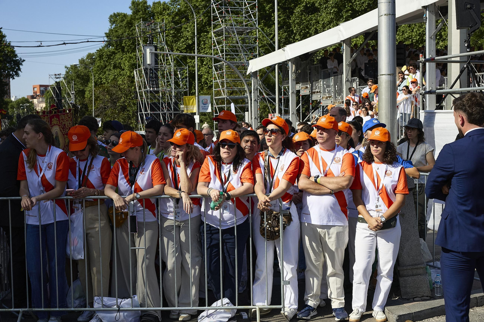 Galería | Multitudinaria misa y procesión del Corpus en Madrid con el papa León XIV