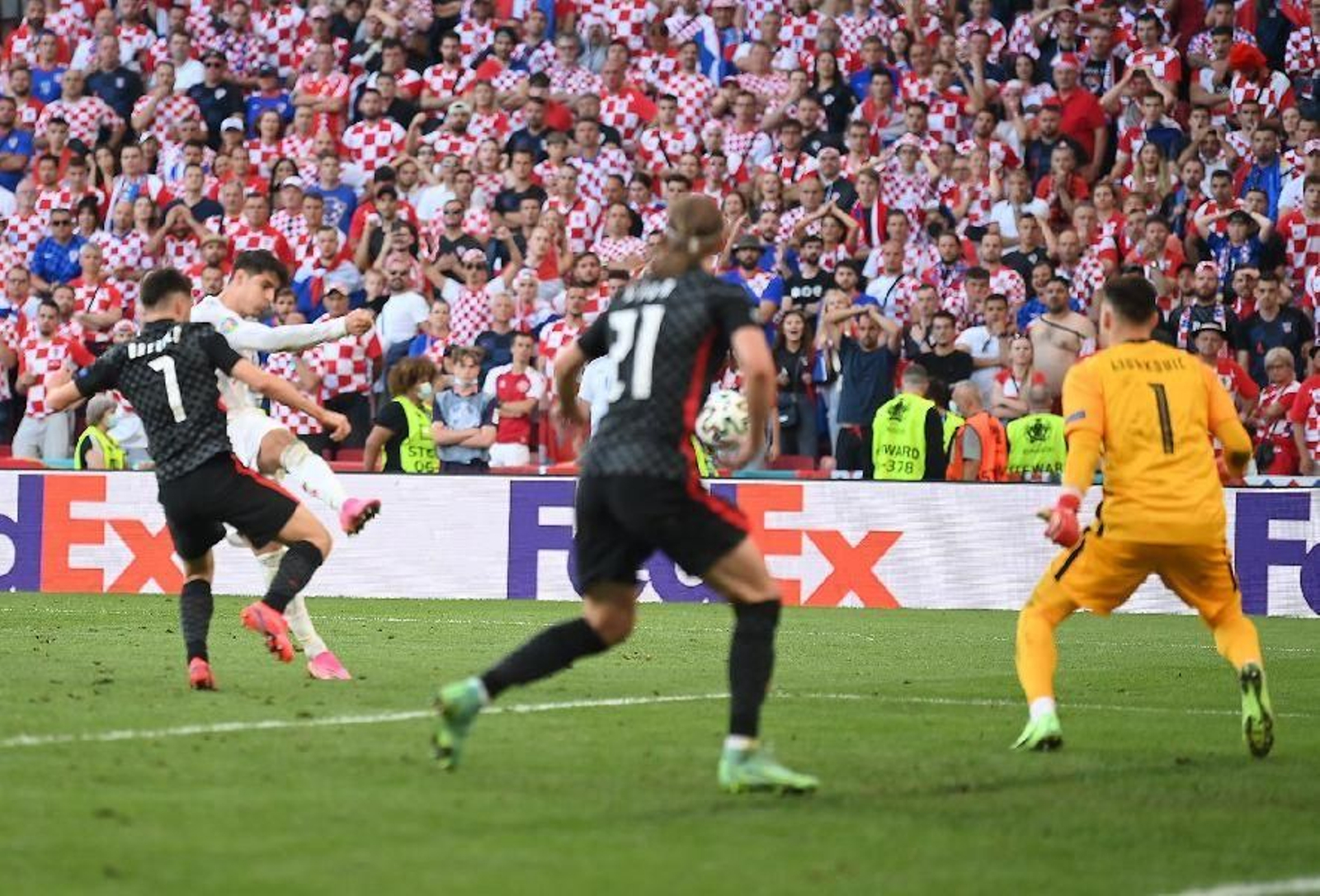 España sufre en su pase a cuartos 31