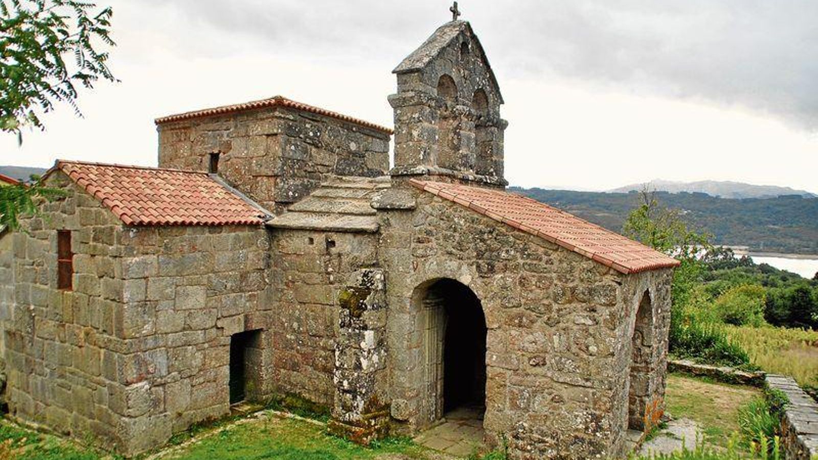 Iglesia de Santa Comba de Bande. (Foto: Javier M. Freire)