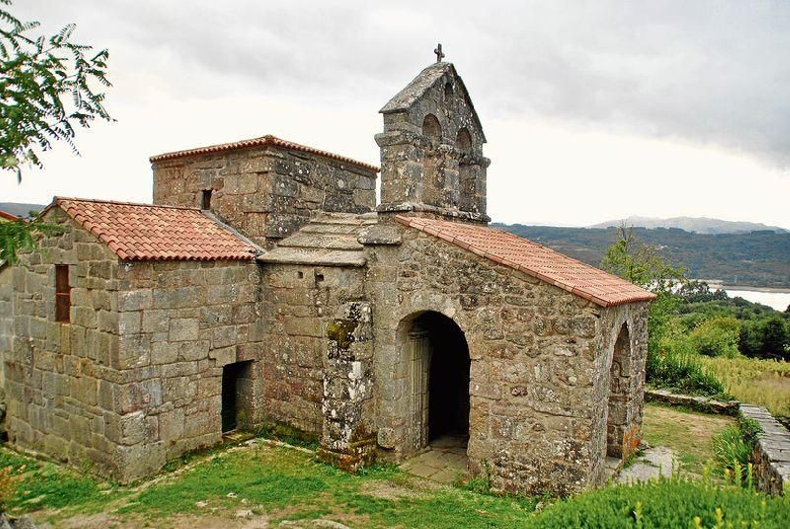 Iglesia de Santa Comba de Bande. (Foto: Javier M. Freire)