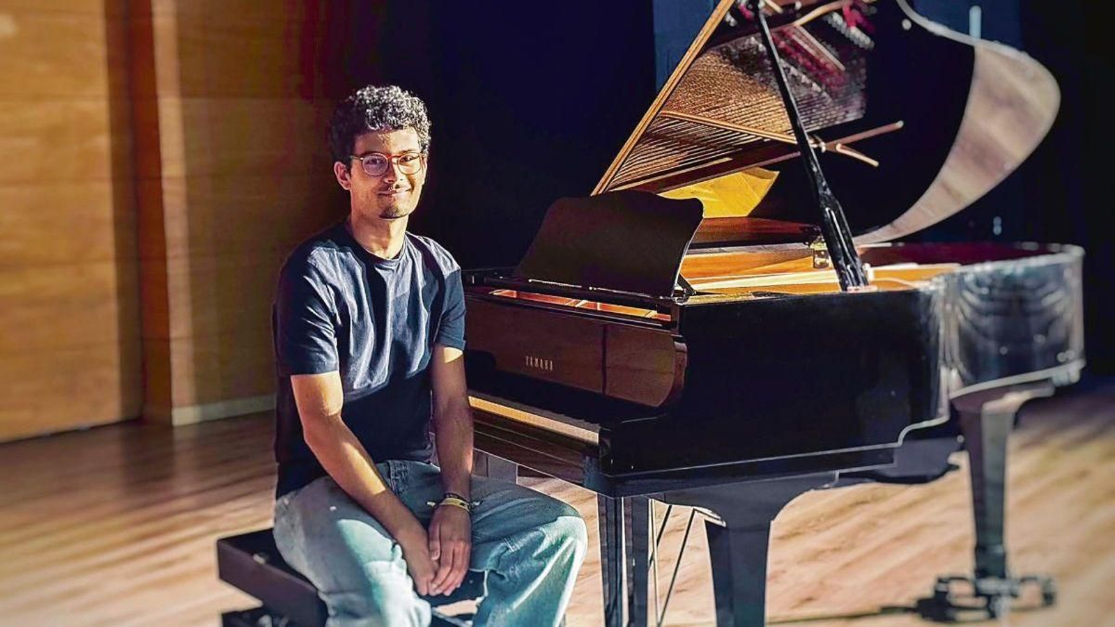Daniel Filloy ofreció ayer un concierto en el Auditorio Manuel María de O Carballiño de sus propias composiciones.