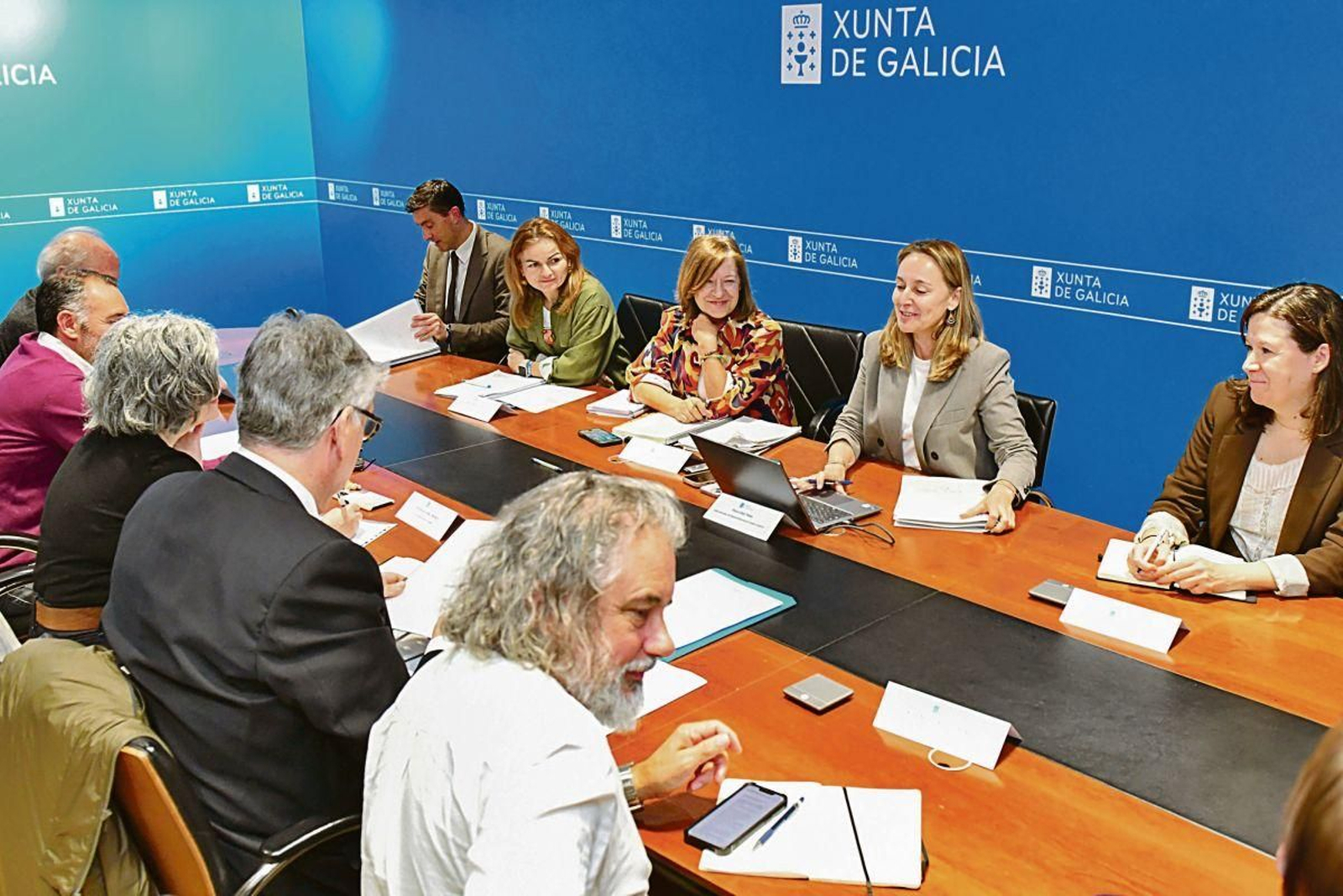 Reunión mantenida entre consellerías, empresarios, la Federación Galega de Municipios e Provincias y la UDC.