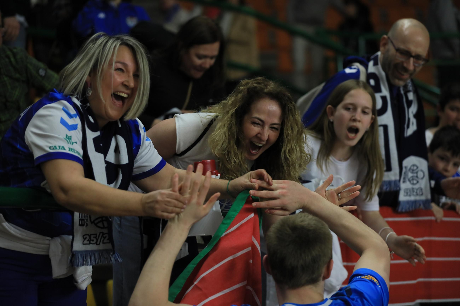 Galería | El Pazo responde al llamado del COB pese a la derrota