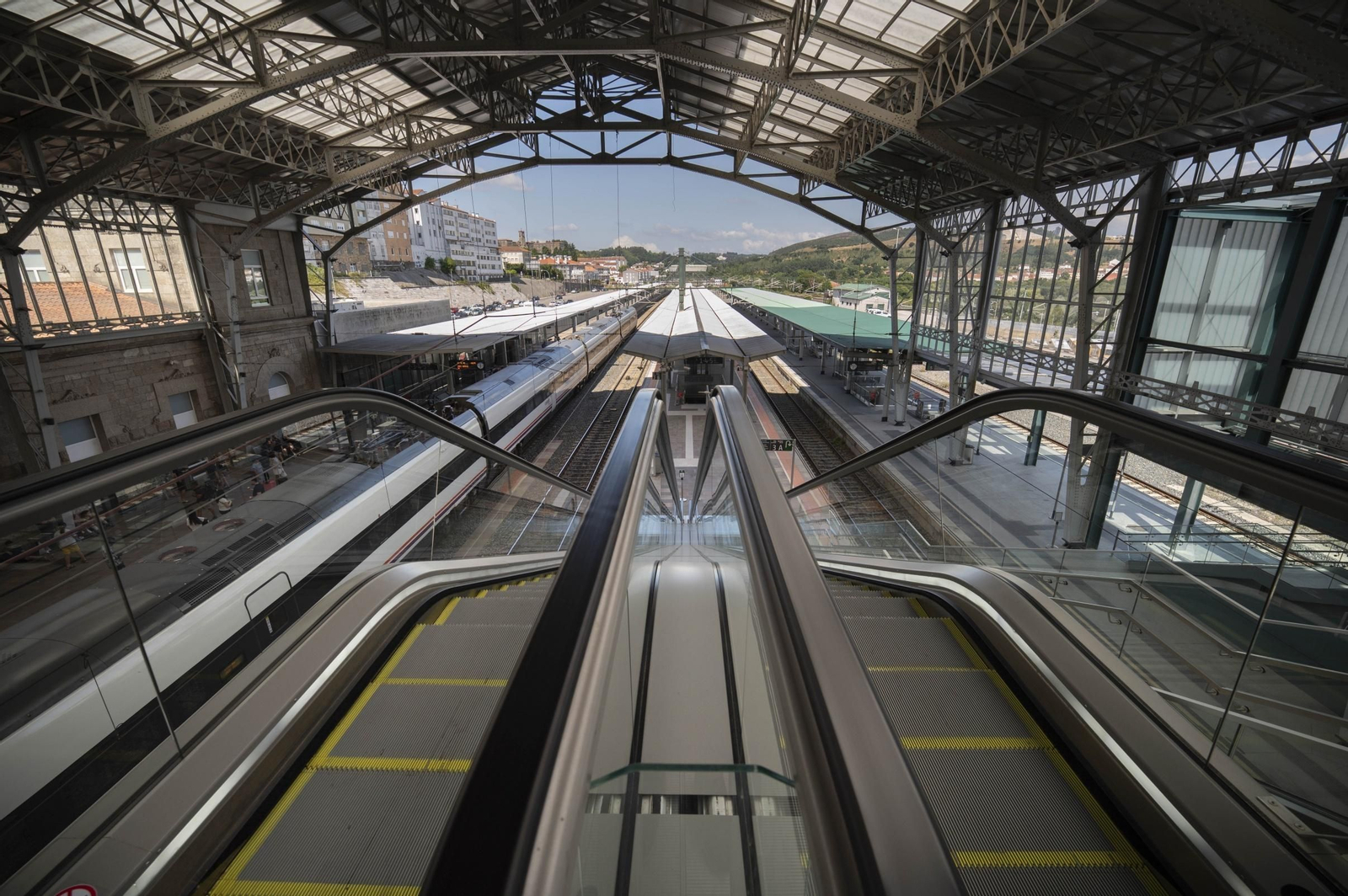 Galería | La estación intermodal de Santiago culmina con una moderna galería para los viajeros, en fotos