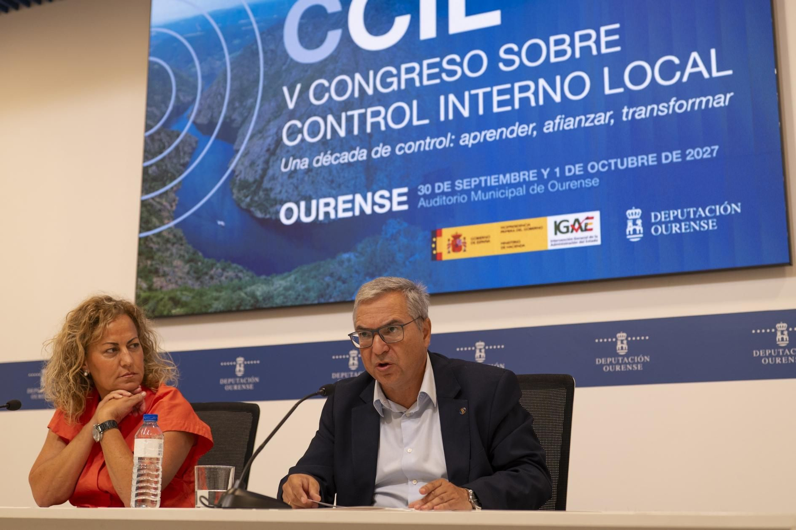 Luis Menor junto a la interventora provincial, Mónica Legazpi.