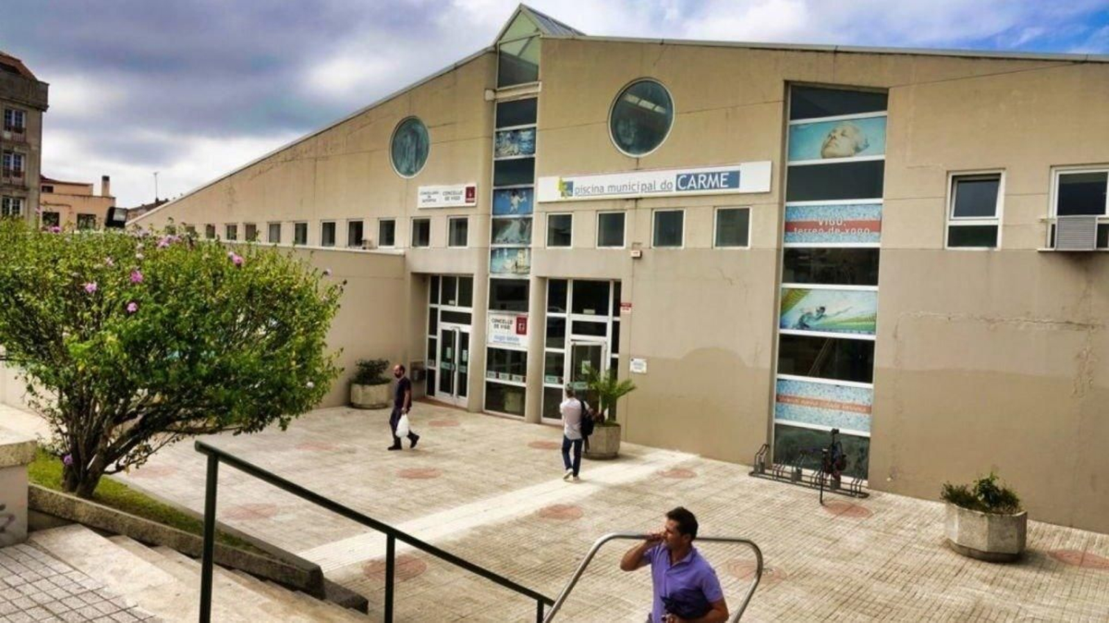 La piscina municipal de As Travesas, cerro todo el verano y sigue clausurada.