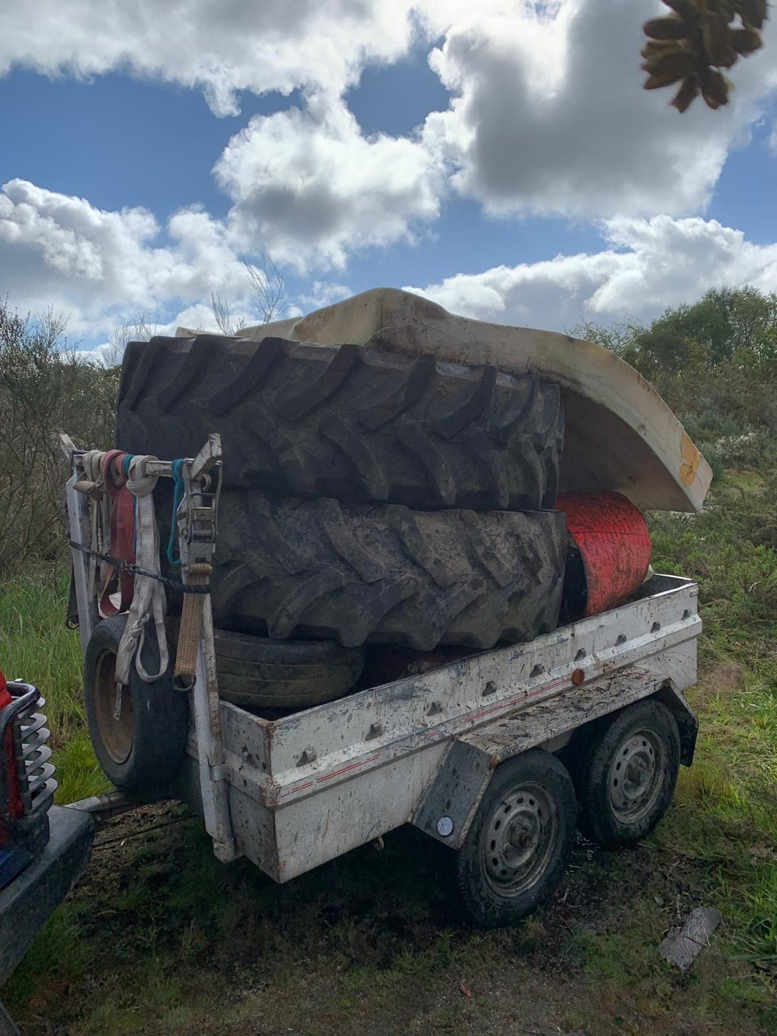 Galería | Os cazadores de Caldelas dispararon contra o lixo