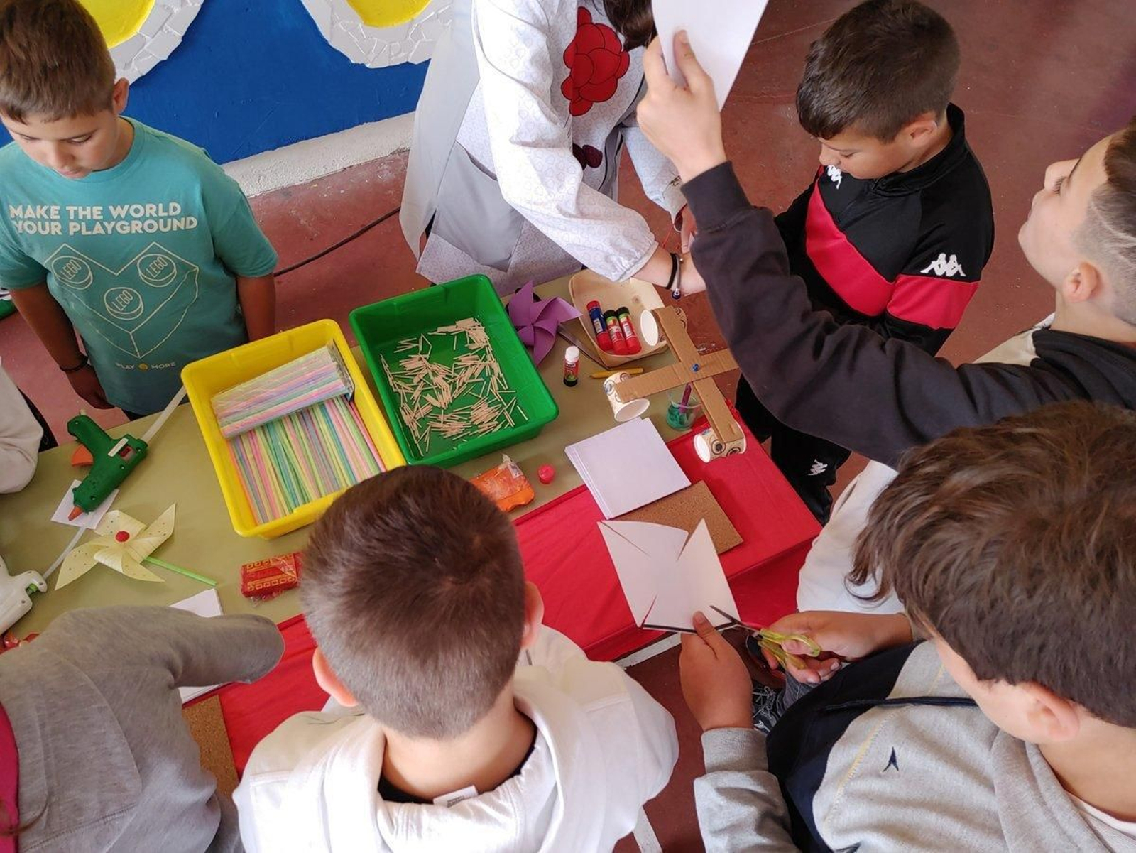 Feira de proxectos de enerxías renovables no CEIP Condesa de Fenosa do Barco.