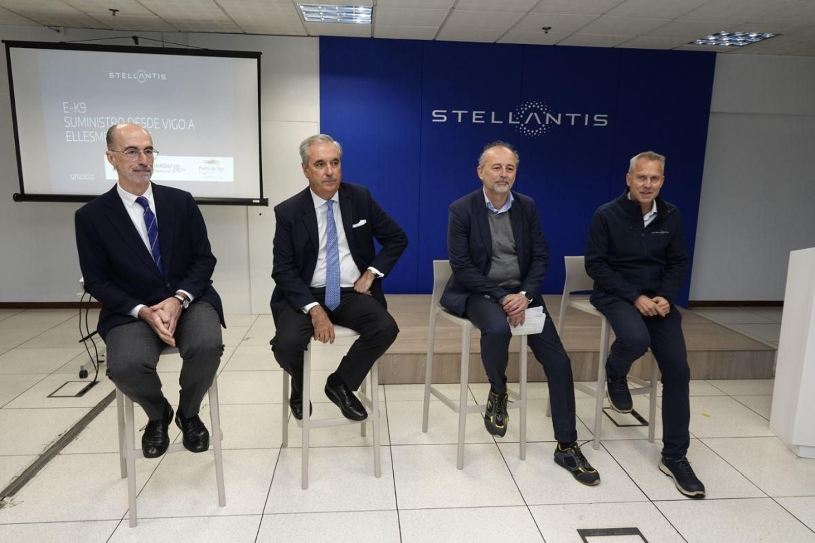 Los presidentes del Puerto, Suardíaz, Ceaga y el director de la planta de Stellantis Vigo en la presentación, ayer.