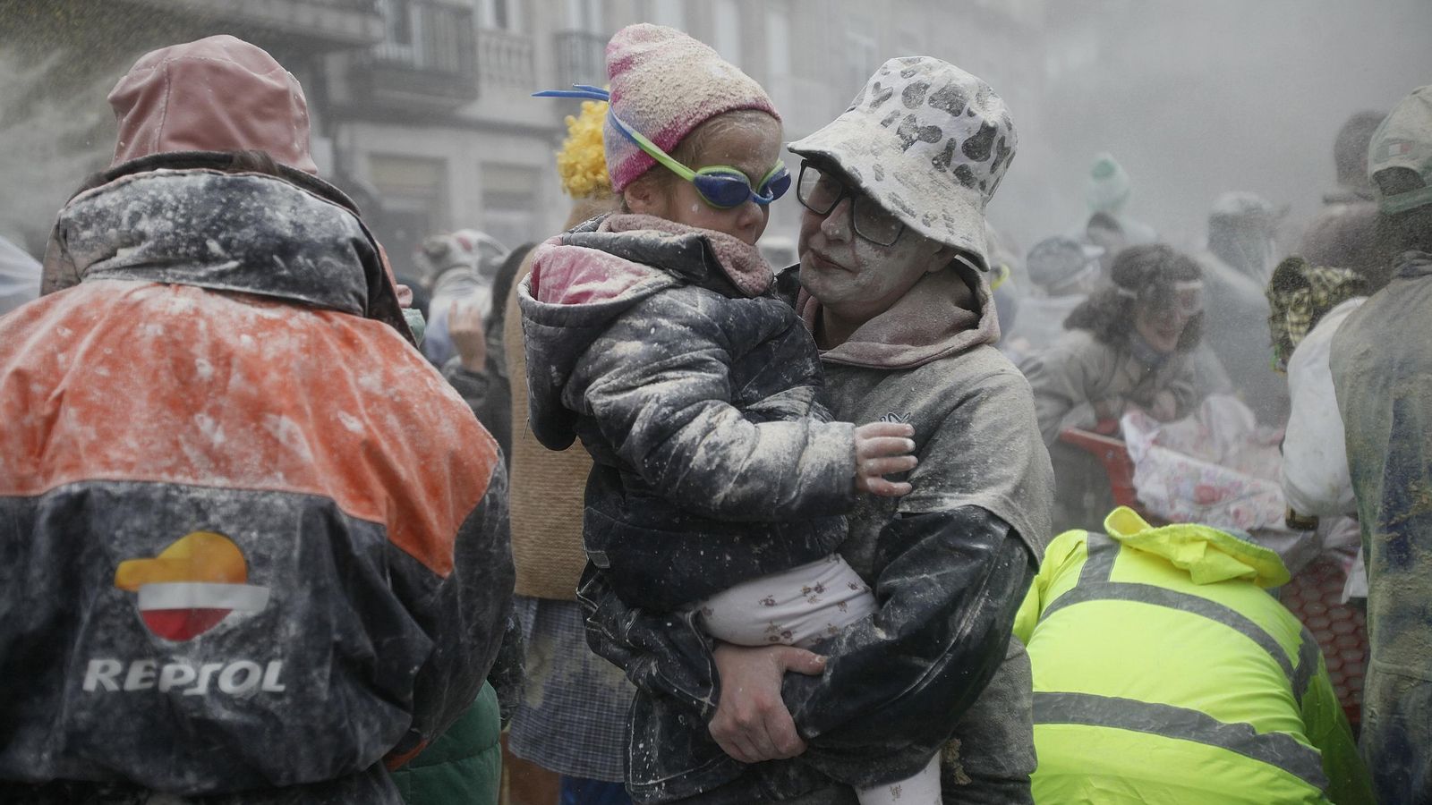 Pequeños y mayores disfrutan del Domingo Fareleiro