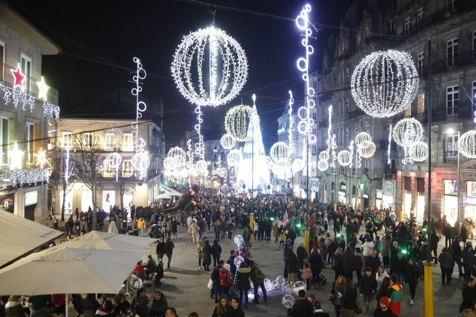 Los turistas invaden Vigo en el Puente303