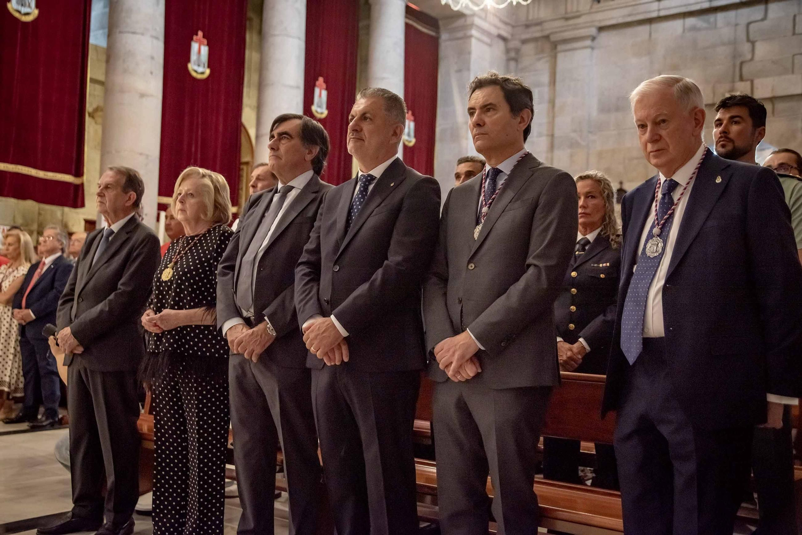 Galería | Misa por el Cristo da Victoria en Vigo y la concurrida procesión