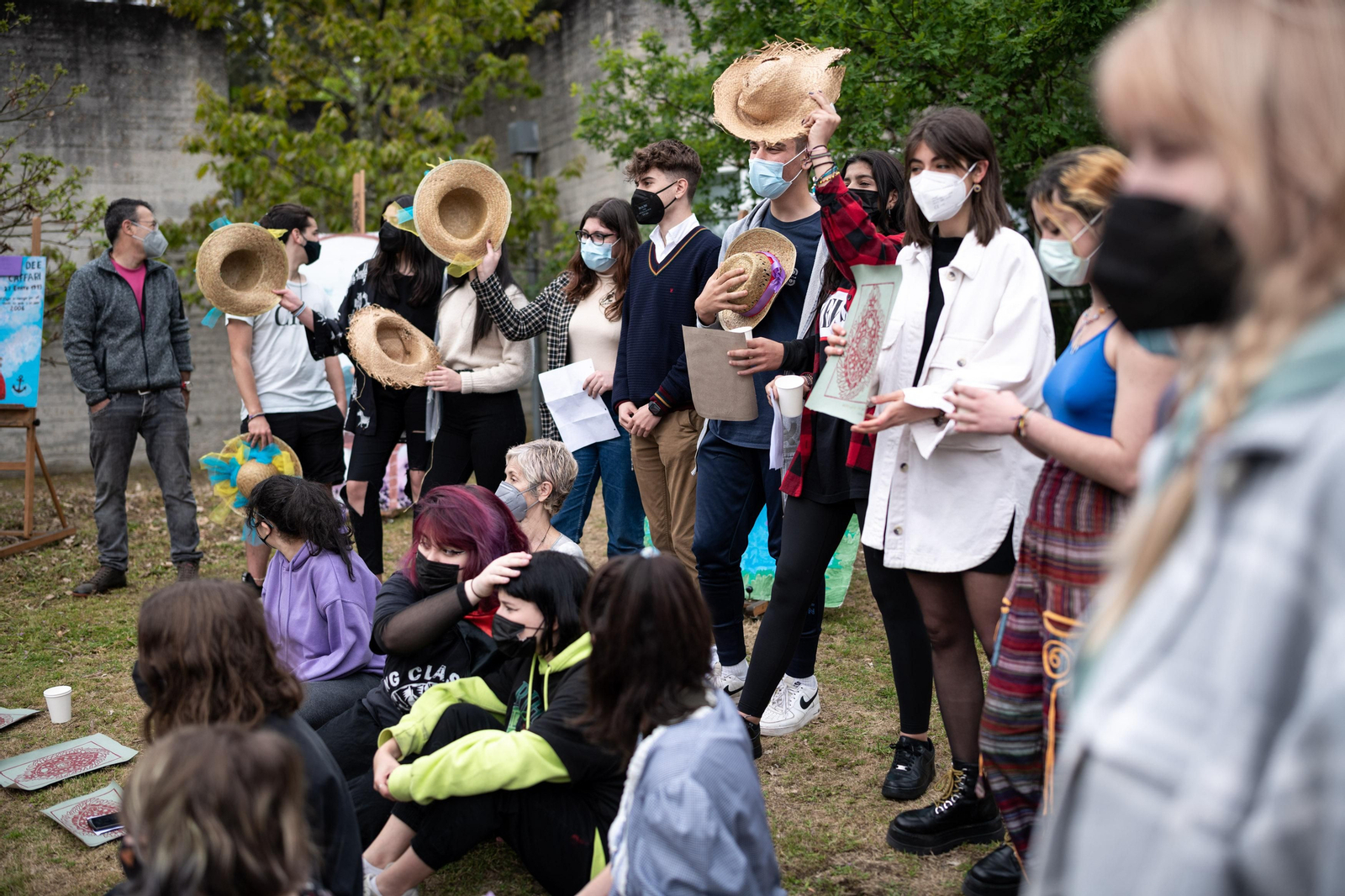 Actividade artística dos alumnos e alumnas de artes no exterior do instituto.