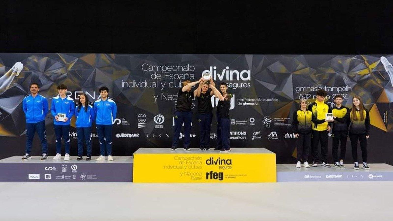 El Burgas (derecha), tercero por equipos en trampolín de base.