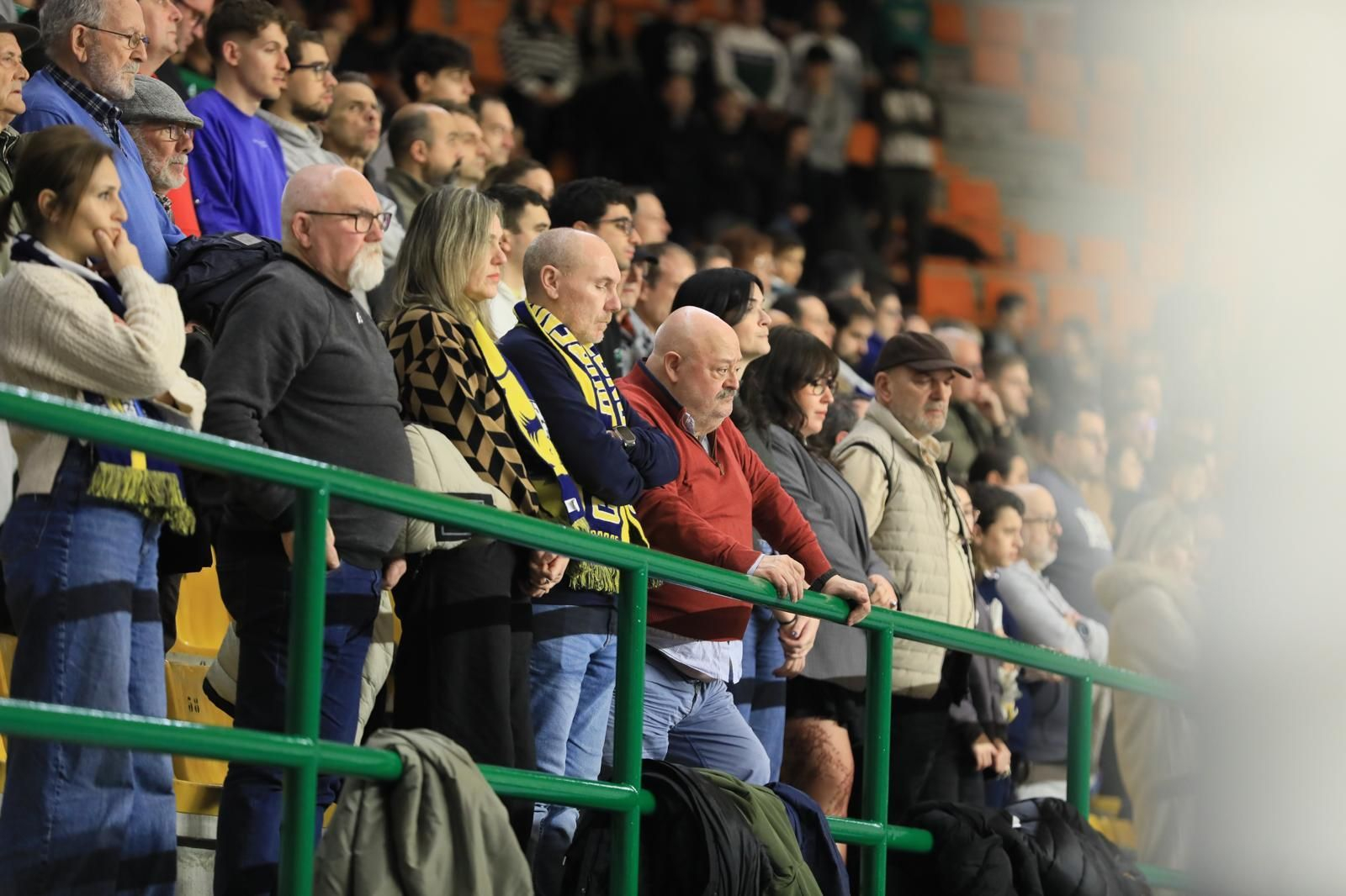 Galería | El Pazo responde al llamado del COB y disfruta del partido ante HLA Alicante