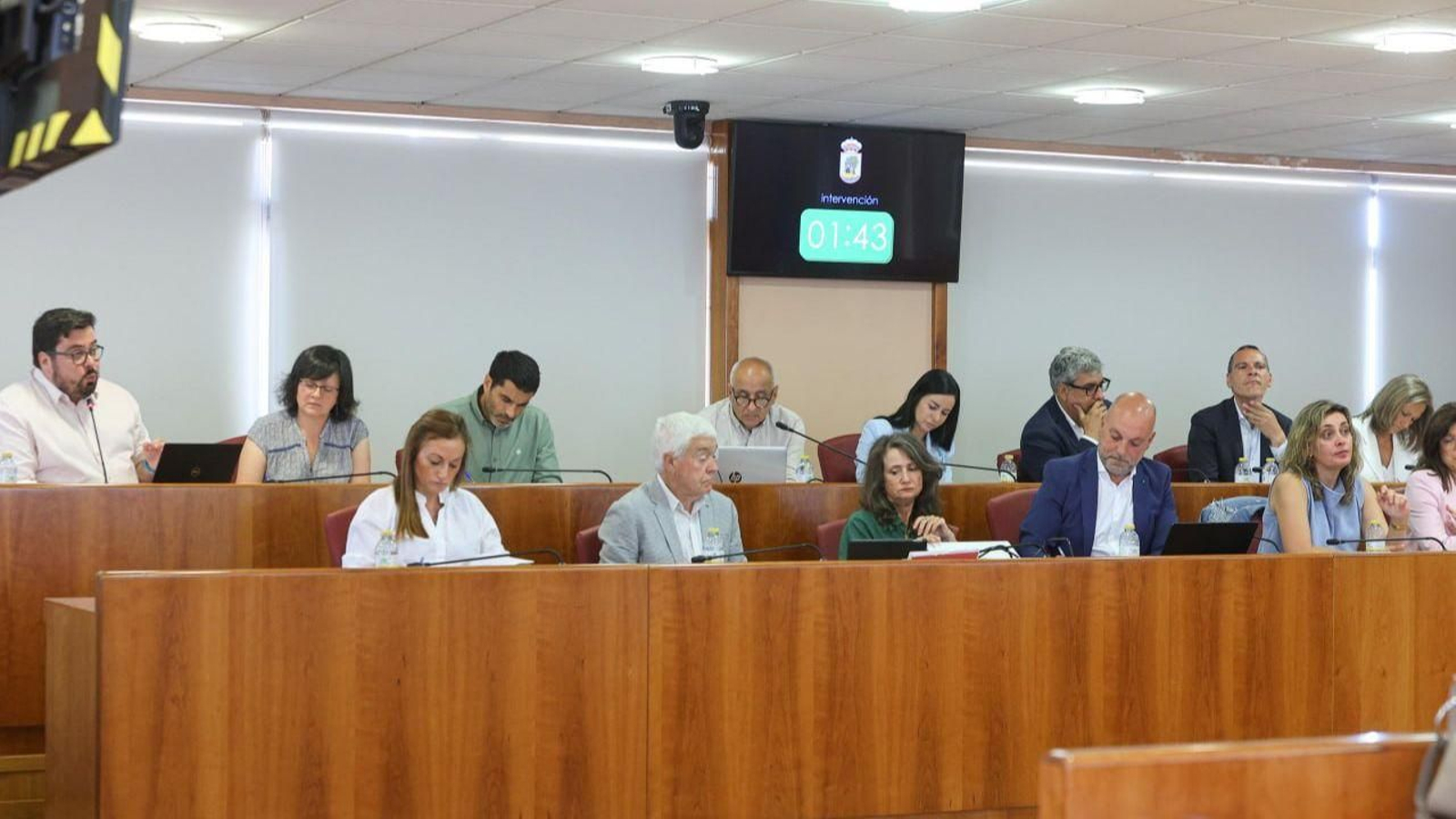 Tribuna del pleno del Concello de Vigo, con representantes del PSOE, BNG y PP, este lunes 29 de junio.