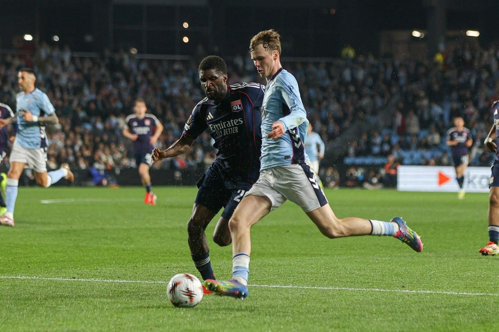 Galería | El Celta y el Olympique, un duelo de altura en Balaídos