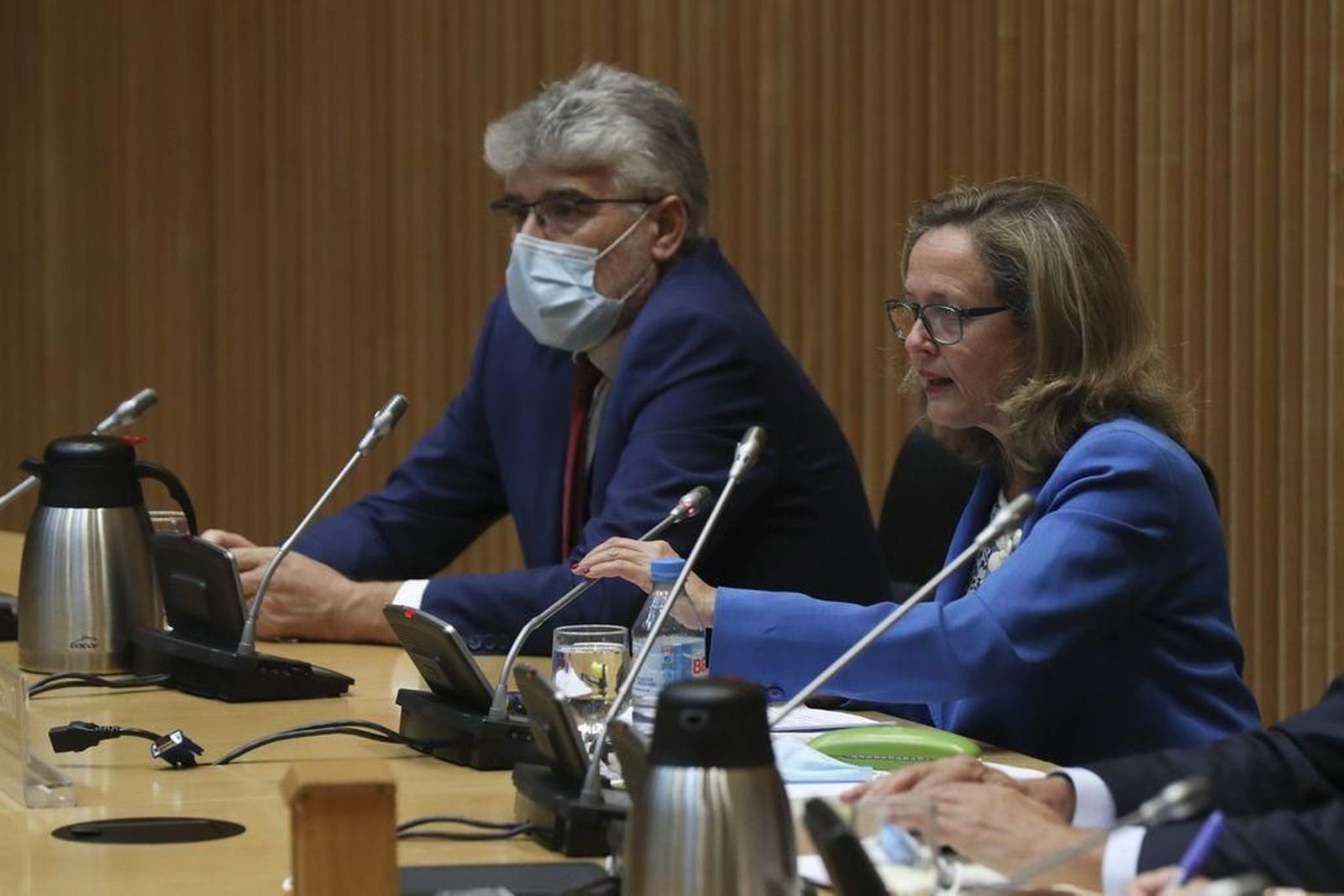 La vicepresidenta del Gobierno y ministra de Economía, la gallega Nadia Calviño, en una comisión.