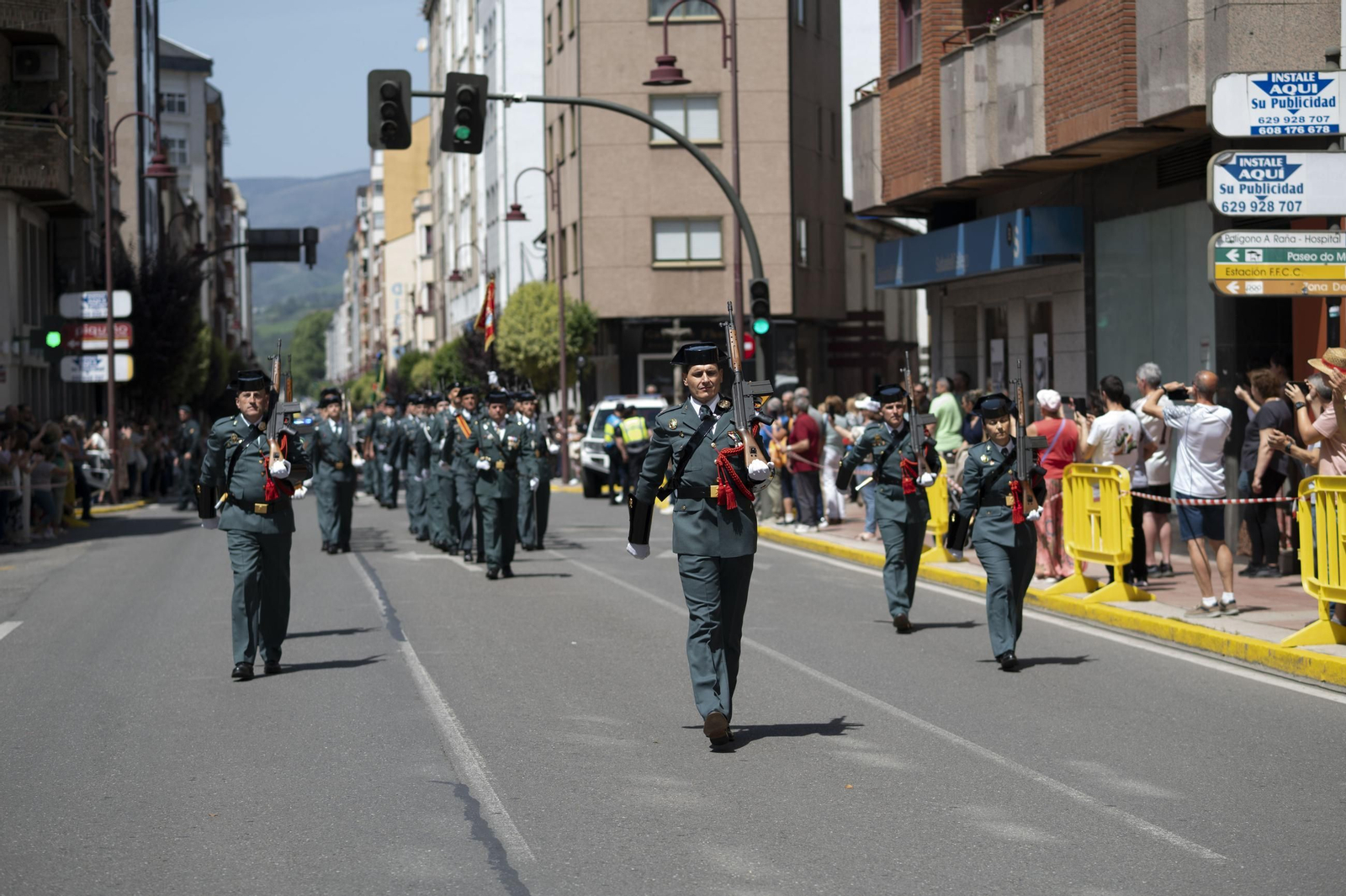 Galería | O Barco de Valdeorras se vuelca con el 182 aniversario de la Guardia Civil