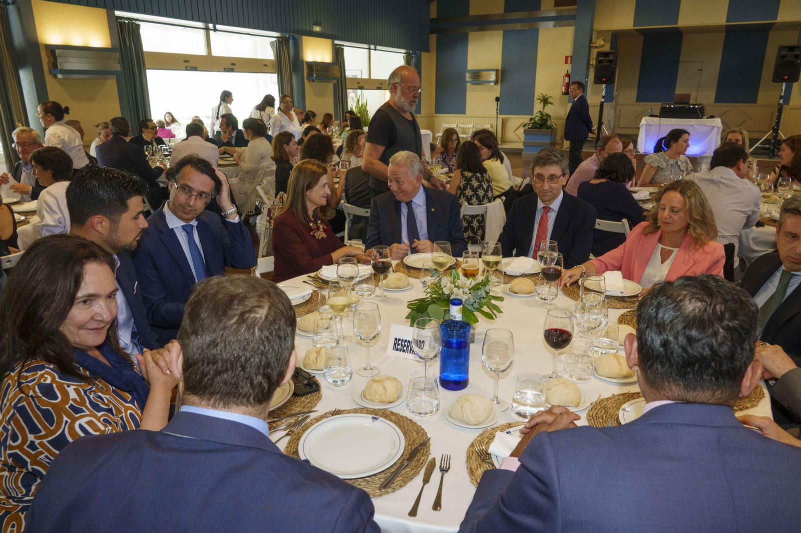 Galería | Emotiva despedida en Vigo al exjuez decano Germán Serrano