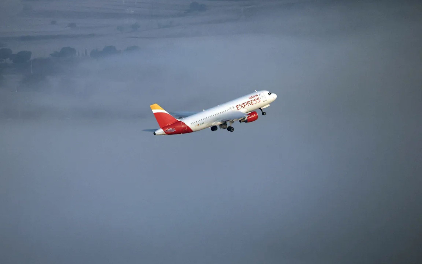 Avión iberia en pleno vuelo