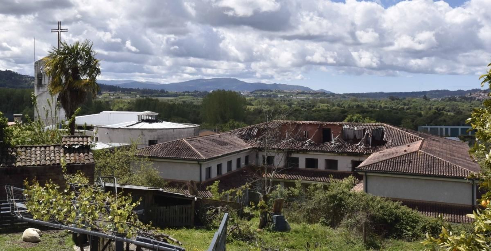 La reconstrucción de las viviendas está prácticamente finalizada pero todavía quedan muestras de los daños que causó la explosión de la pirotecnia.