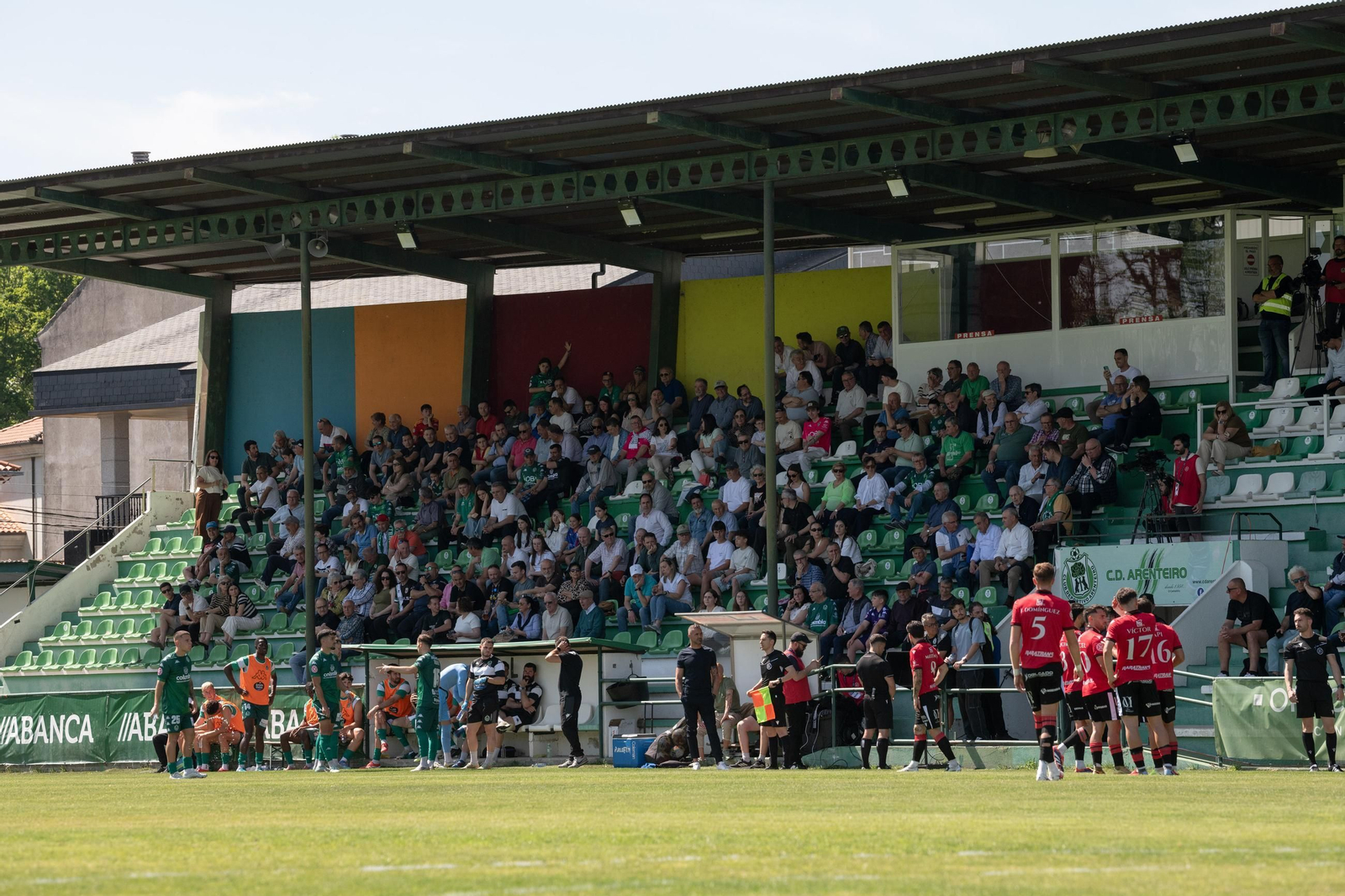 Galería | La afición sigue animando y llenando Espiñedo para apoyar al Arenteiro