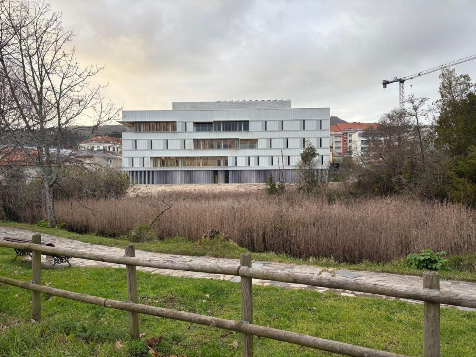 Exterior del edificio del nuevo centro de salud de Moaña ubicado en Sisalde.