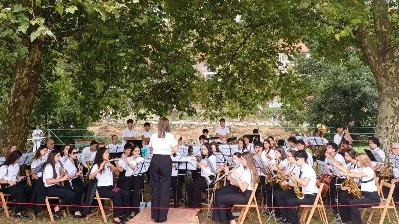 Las bandas de música brillan en Allariz.