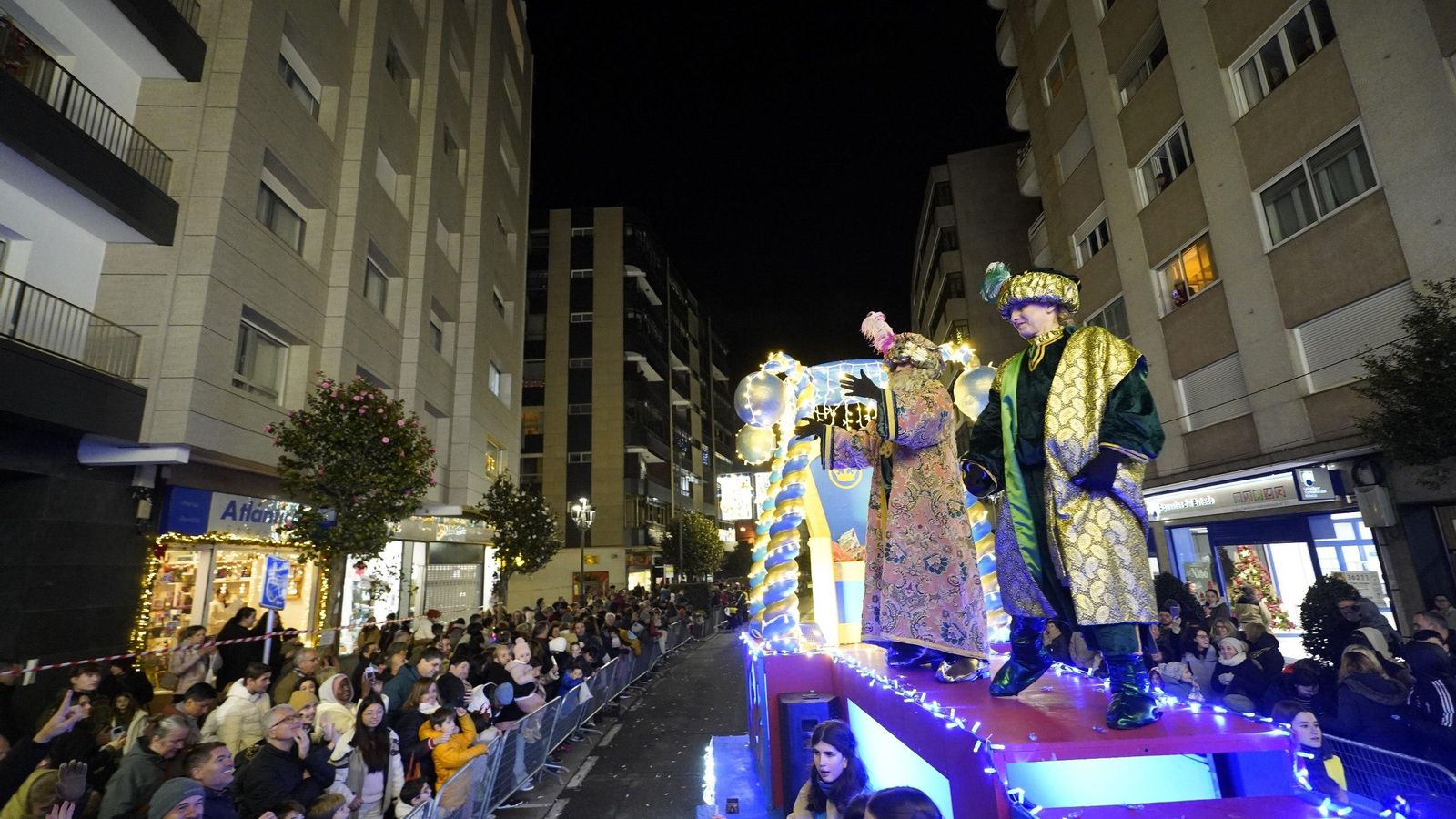 Galería | La Cabalgata de Reyes llena la ciudad de magia