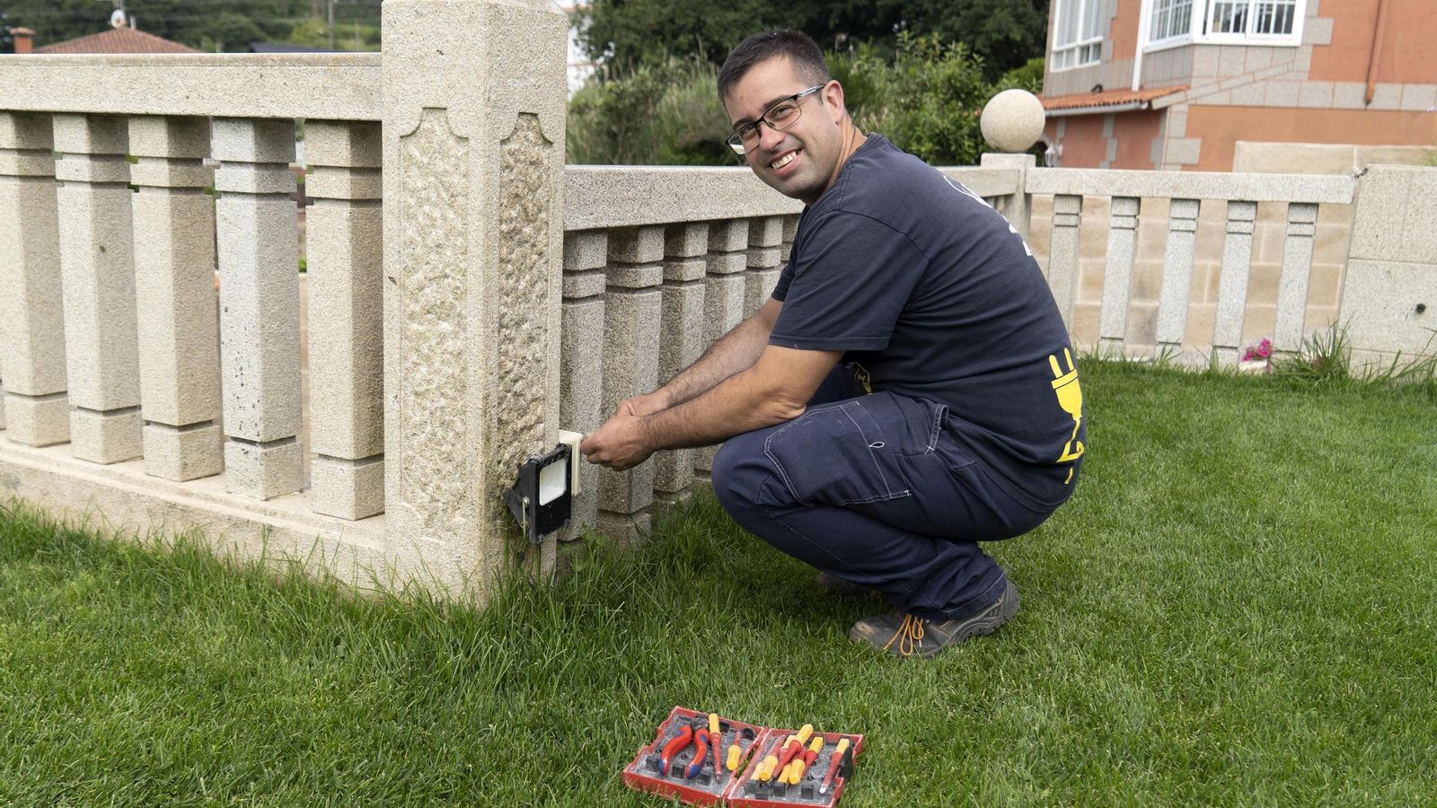 Ismael Gómez Dacuña, electricista.