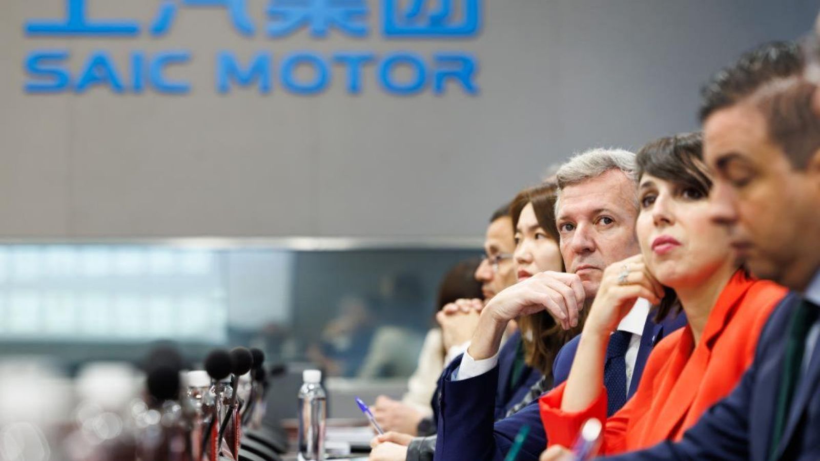 Rueda y Lorenzana, en la reunión con la directiva de SAIC Motor en Pekín.
