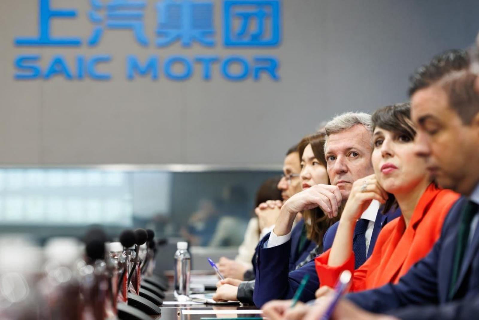 Rueda y Lorenzana, en la reunión con la directiva de SAIC Motor en Pekín.