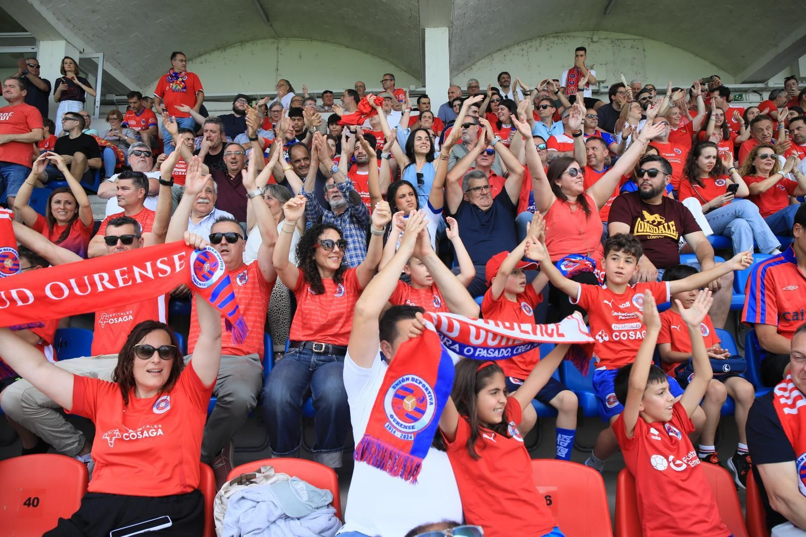 Galería | La UD Ourense quiere llegar a Primera Federación y la afición se vuelca con el equipo en O Couto
