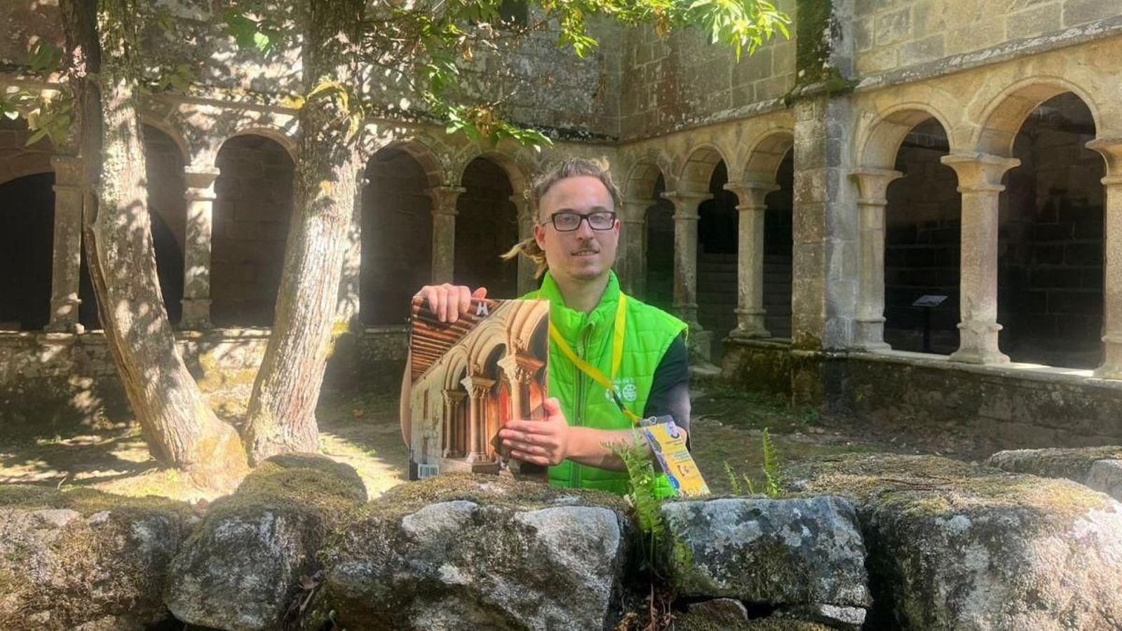 O guía Rubén Montero en Santa Cristina.