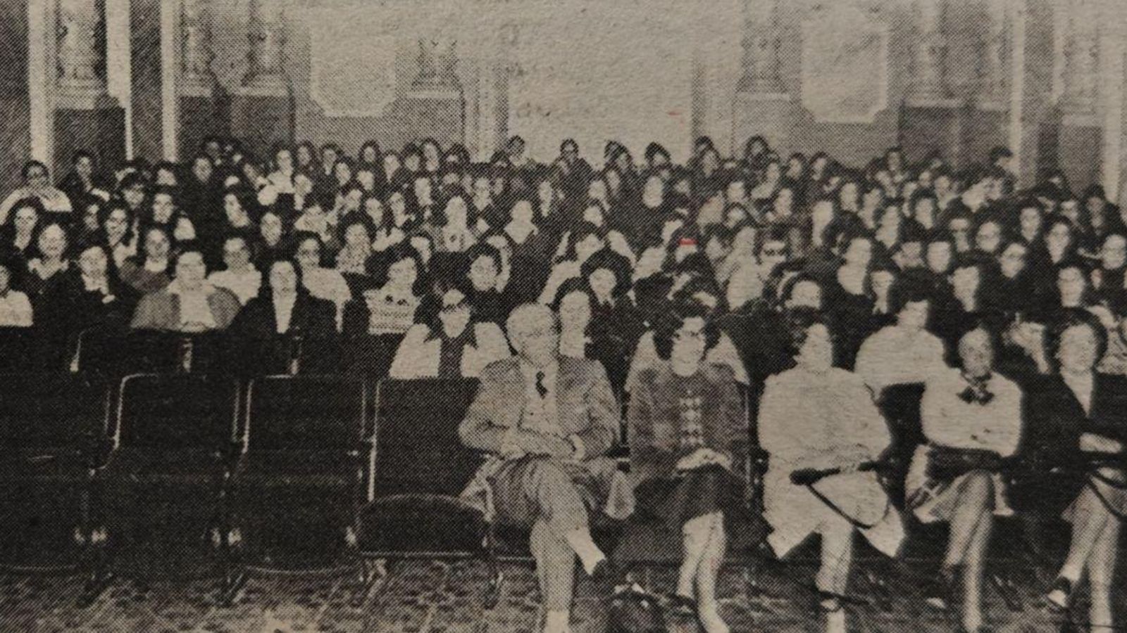 El paraninfo del Instituto Femenino durante la conferencia.